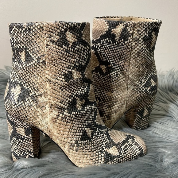 Sz. 8.5 Vince Camuto Dannia Leather Snakeskin Print Boots in Natural - Picture 7 of 16